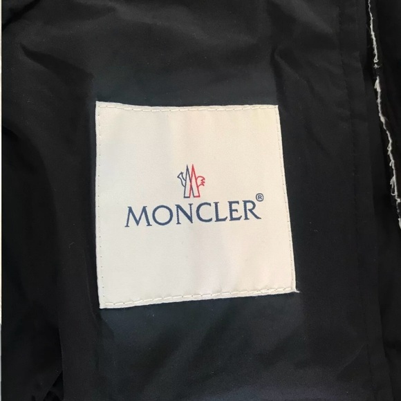 Moncler Barge Asymmetric-Zip Black Quilted Down-filled Coat Size 00 $2250 - Picture 9 of 12